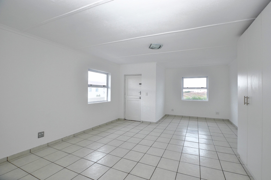 8 Bedroom Property for Sale in Parklands Western Cape